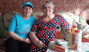 Ветераны из Благовещенска получили адресную помощь от волонтеров ОМК