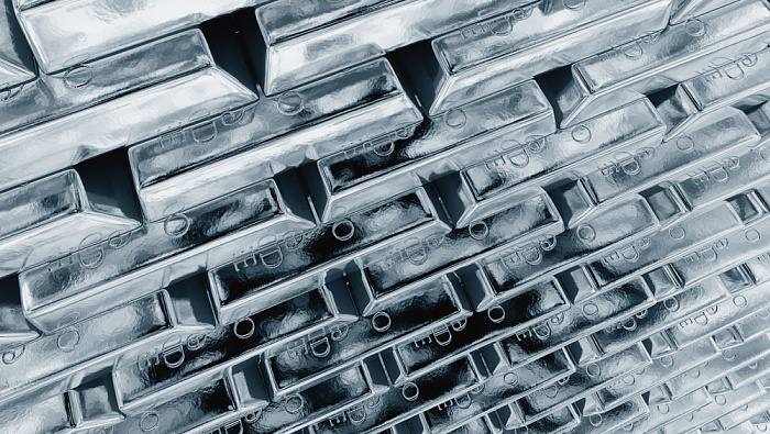 Платина обогнала золото по темпам роста цен с начала года