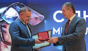 Губернатор Белгородской области Вячеслав Гладков вручил Орден Почёта коллективу ОЭМК